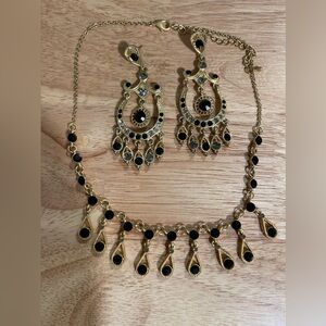 Black and gold  earring and necklace set.le chateu